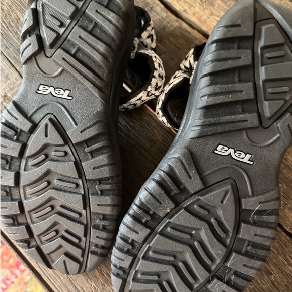Teva Sandals black/ white sz 9 - Picture 3 of 7